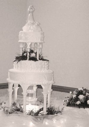 lasures_b-w_wedding_cake