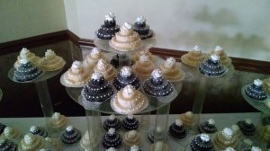 mini_wedding_cakes_oct_2014_1